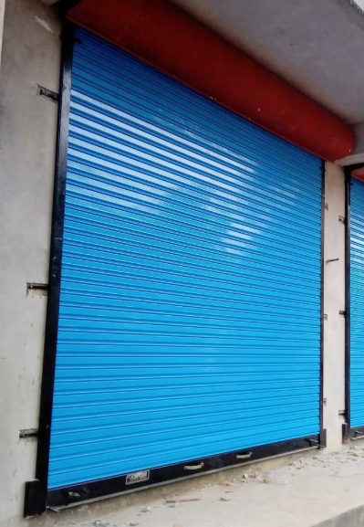 Manual rolling shutter, closed